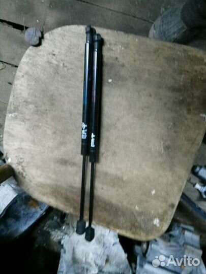 Амортизаторы двери багажника Ниссан Патфайндер