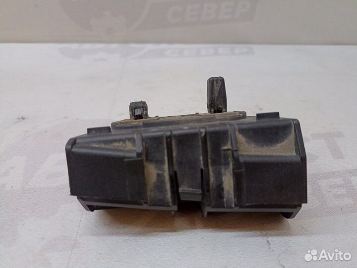 Кронштейн заднего бампера левый Toyota Avensis