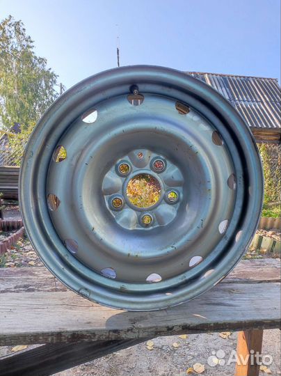 Автомобильный диск r16
