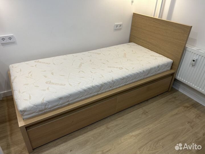 Кровать IKEA Мальм 200x90