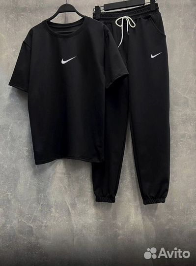 Женский спортивный костюм nike