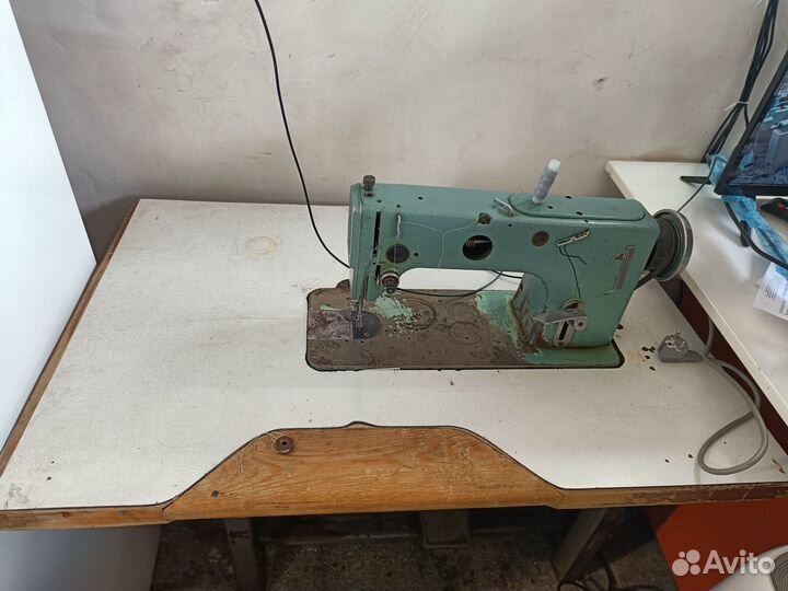 Промышленная швейная машинка 1022