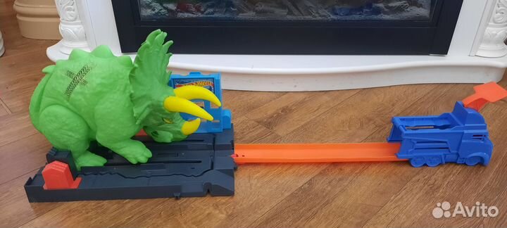 Хот вилс трек Сокрушительный трицератопс