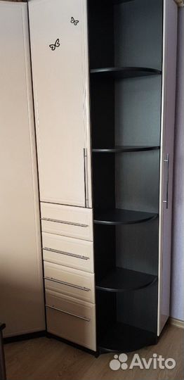 Угловая гардеробная для девочки подростка