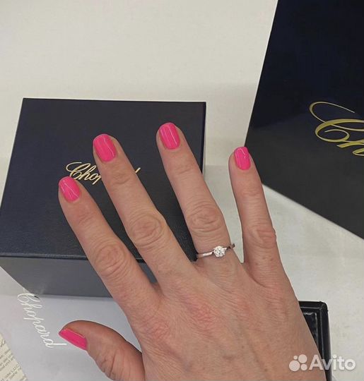 Золотое помолвочное кольцо Chopard с муассанитом