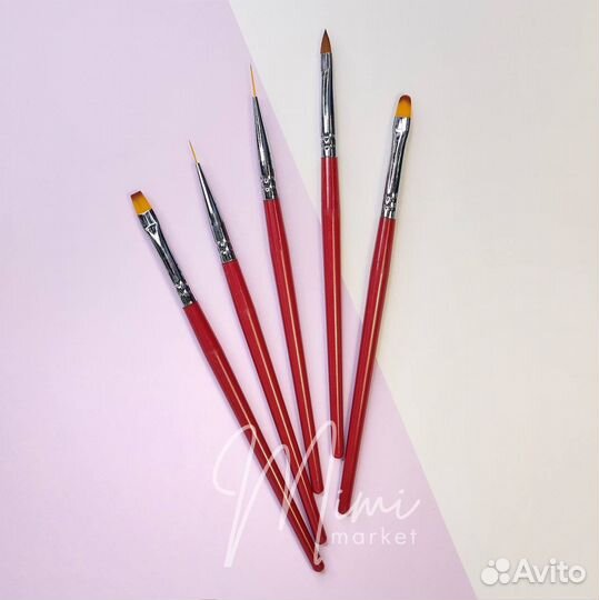 Кисти на деревянной основе