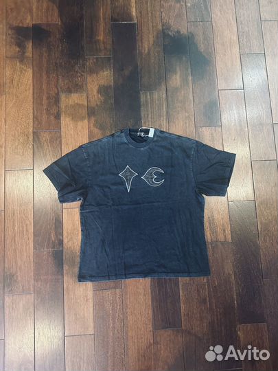 Thug Club Opium футболка на руках