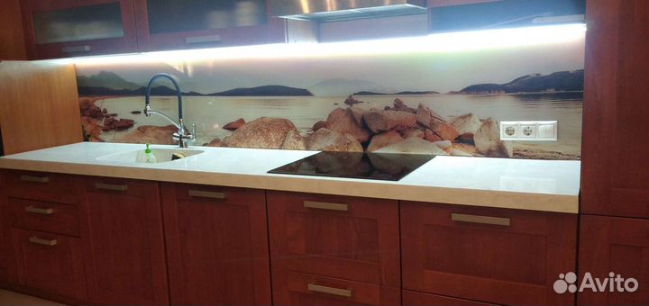 Стеклянный фартук для кухни