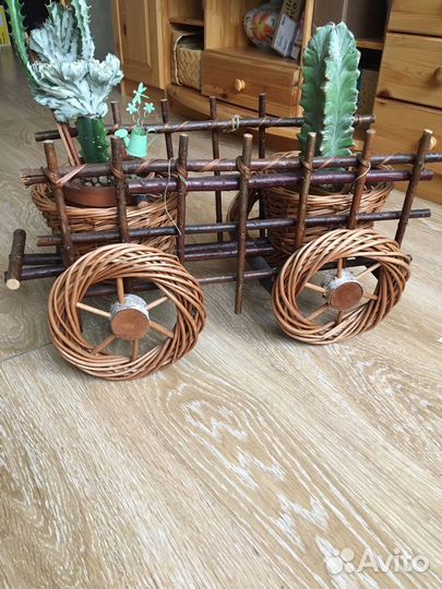 Подставка под цветы дерево