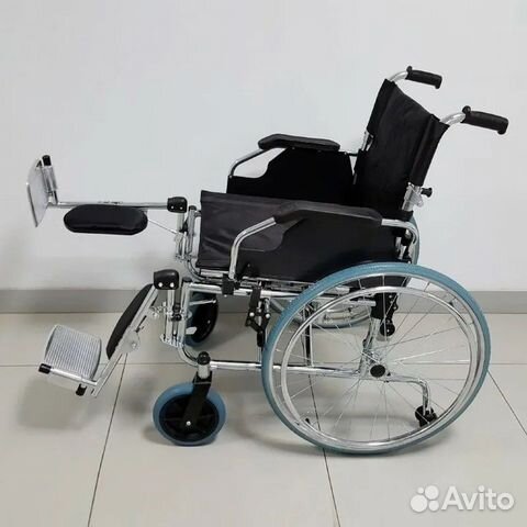 Коляска инвалидная с углом наколона подножек