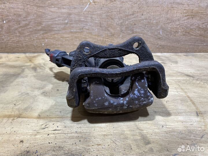 Суппорт задний левый Renault Scenic 3 S84