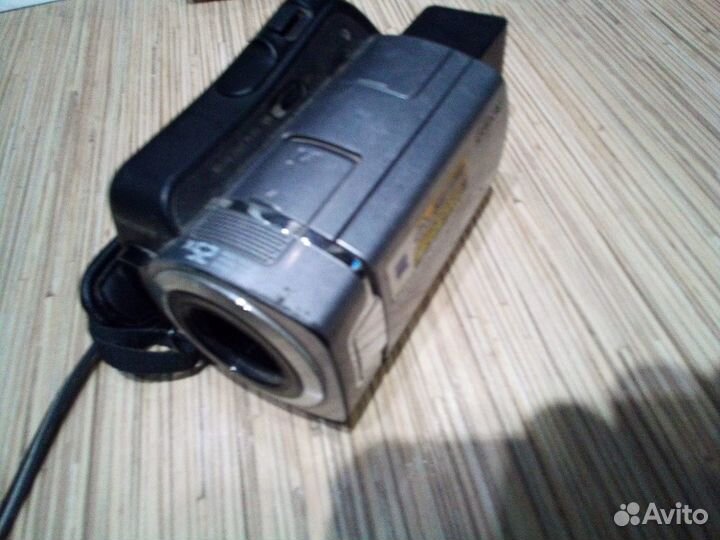 Видеокамера Handycam DCR-SR65