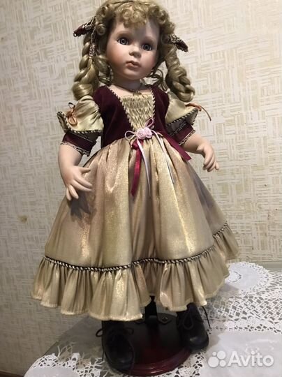 Кукла фарфоровая коллекционная
