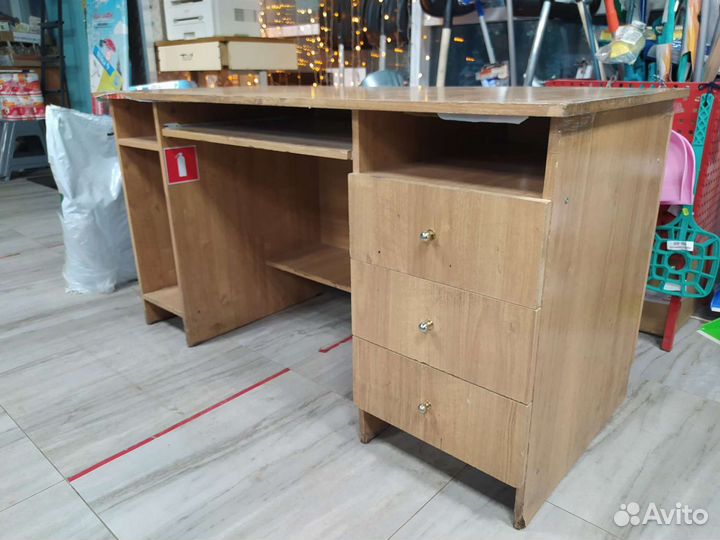Письменный стол б/у