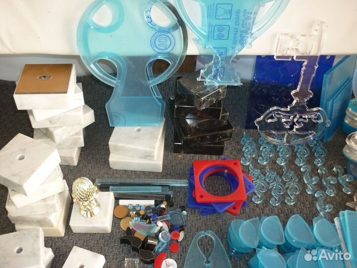 Набор заготовок из прозрачного и белого пластика