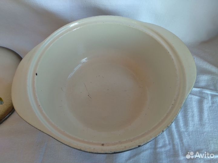 Кастрюля чугунная эмалированная СССР