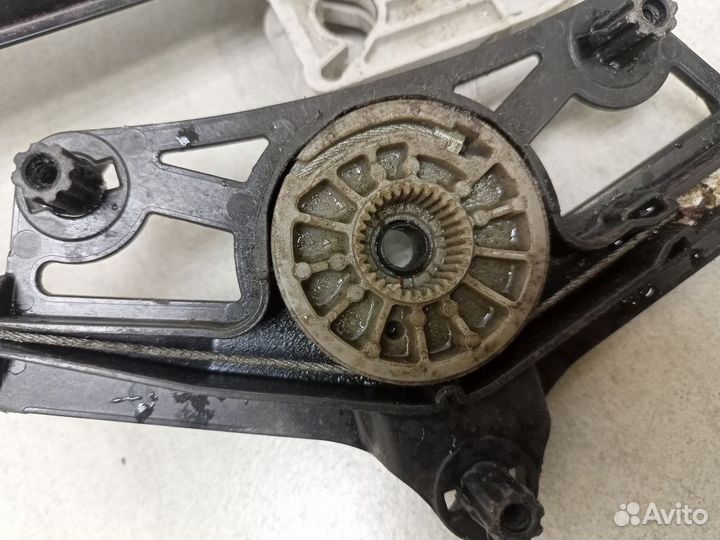 Стеклоподъемник электрический задний правый