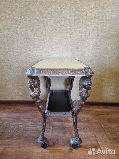 Столик для телевизора