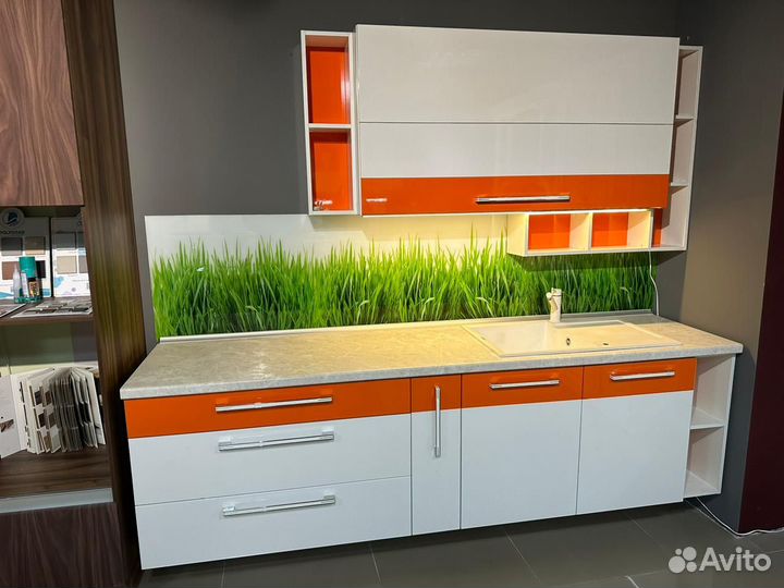 Кухонный гарнитур выставочный образец