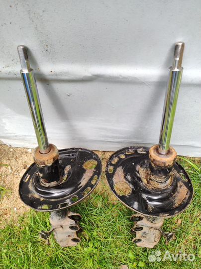 Стойки на Toyota rav4