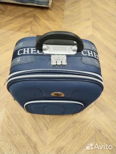 Отдам бесплатно чемодан, без колес