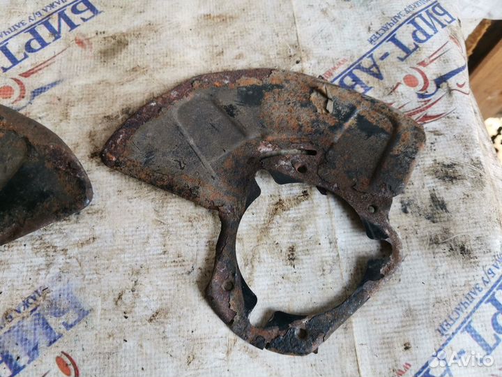 Пыльник переднего тормозного диска Opel Astra H