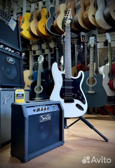 Электрогитара и комбоусилитель
