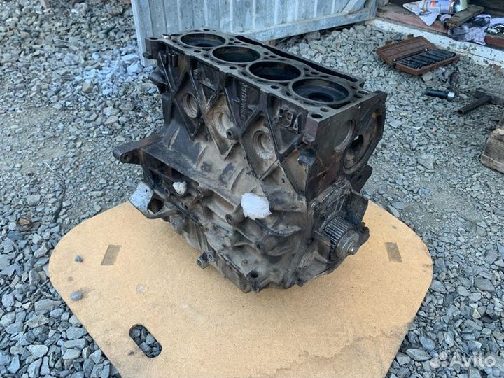 Блок двигателя Renault Megane 2 KM F9Q 800 2004