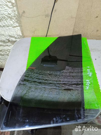 Переднее левое стекло SsangYong Kyron