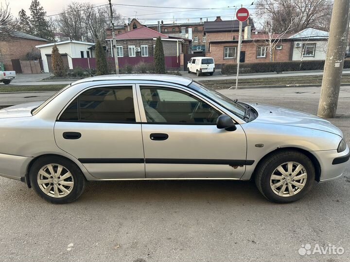 Mitsubishi Carisma 1.6 МТ, 2001, 261 300 км