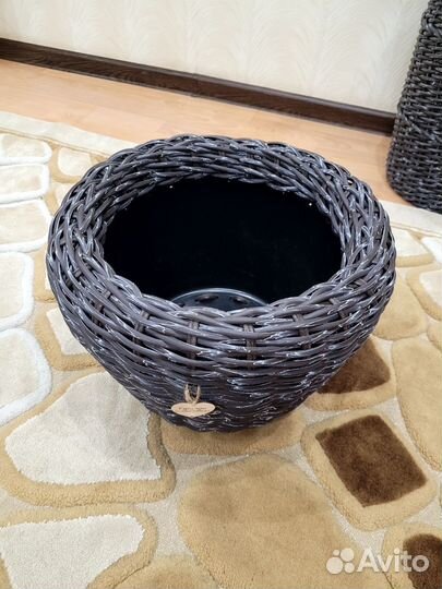 Кашпо из искусственного ротанга
