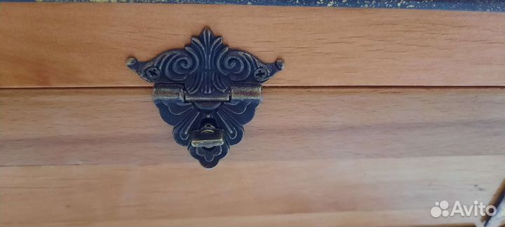 Деревянная шкатулка