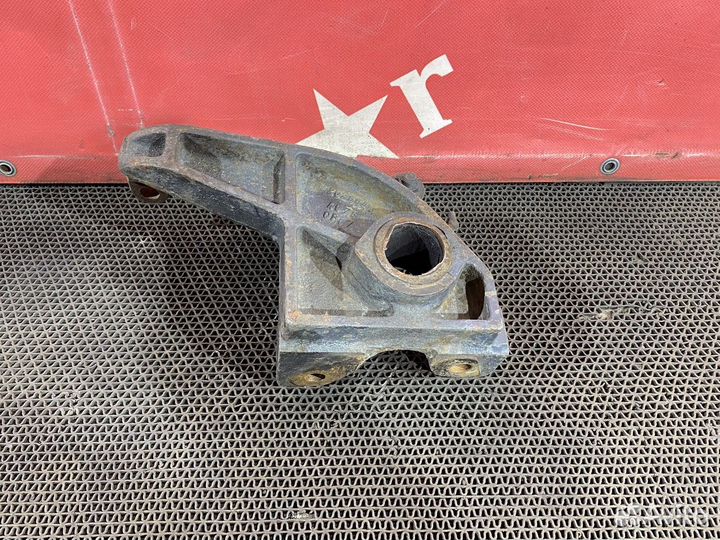 Кронштейн энергоаккумулятора правого