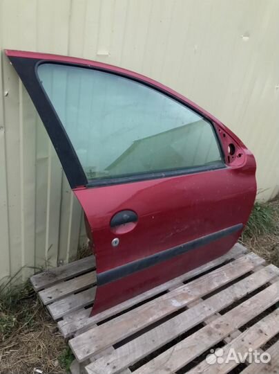 Дверь передняя правая peugeot 206