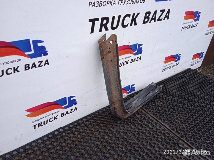 Кронштейн крепления топливного бака