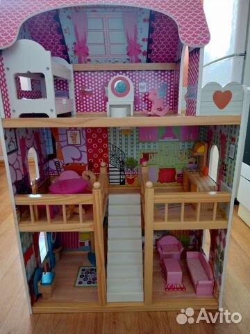 Кукольный домик с мебелью