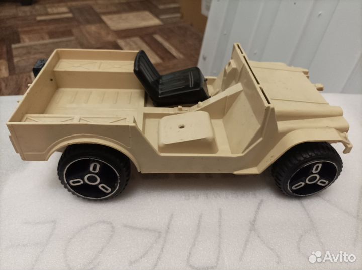 Модель джипа СССР Сызрань 1:10 на запчасти