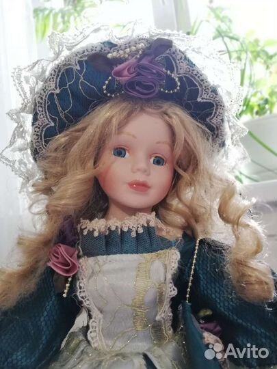 Кукла фарфоровая коллекционная