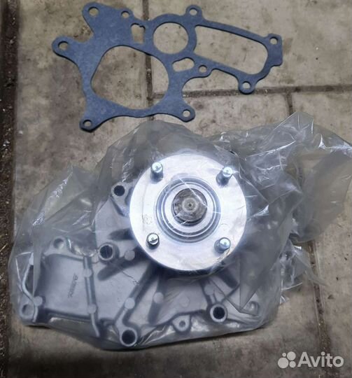 Помпа водяная на toyota hilux