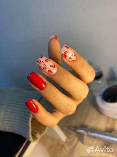 Модель на наращивание, коррекцию ногтей