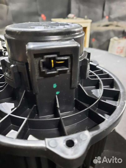 Моторчик печки solaris 2 Rio 4