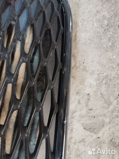 Решетка радиатора переднего бампера Ford Focus 3