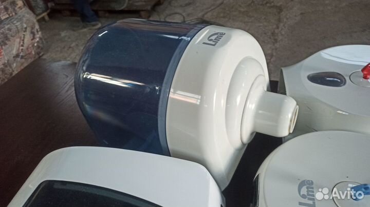 Диспенсер для туалетной бумаги и полотенец