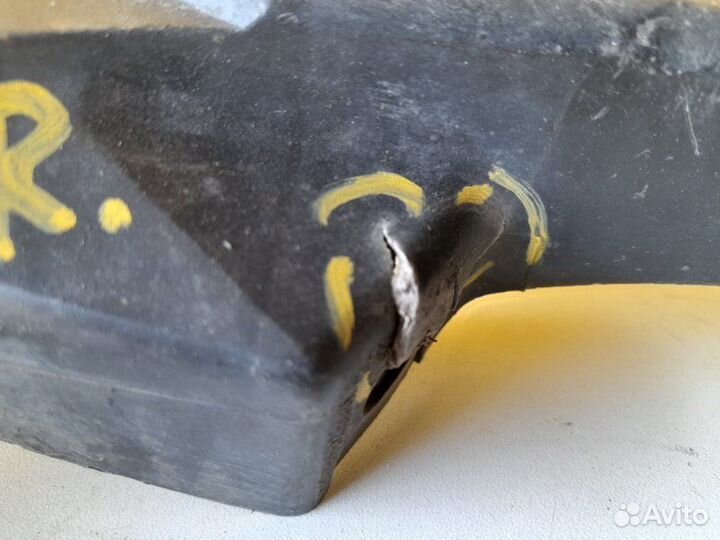 Кронштейн крепления фары передний правый