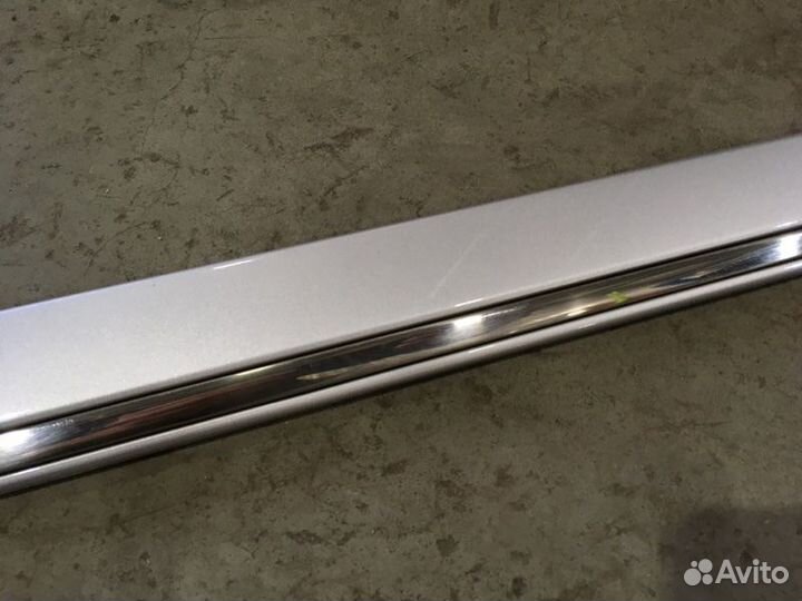 Молдинг двери передний левый Mercedes-Benz E-Class