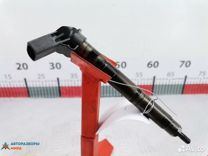 Форсунка Volkswagen Golf 5 2009 03L130277