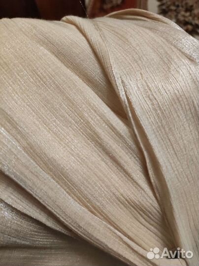 Шарф бежевый из органзы,покупала дороже