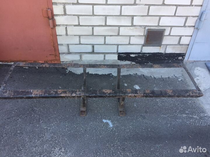 Основание для сиденья в микроавтобус