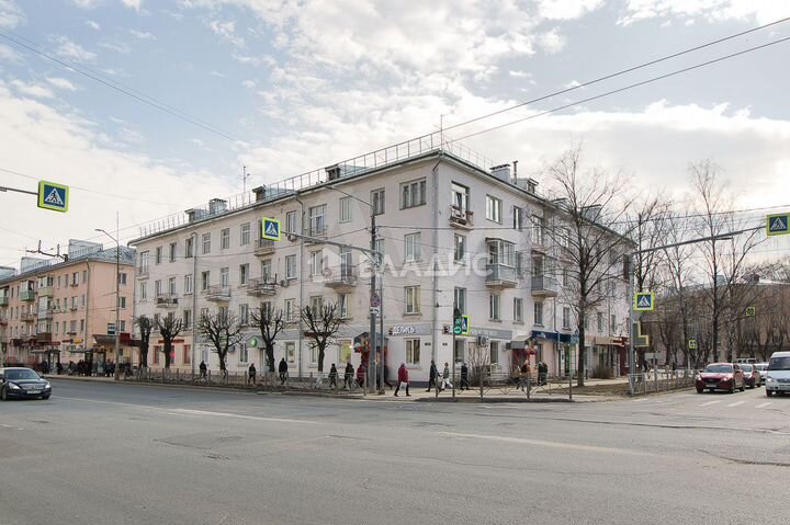2-к. квартира, 54 м², 2/4 эт.