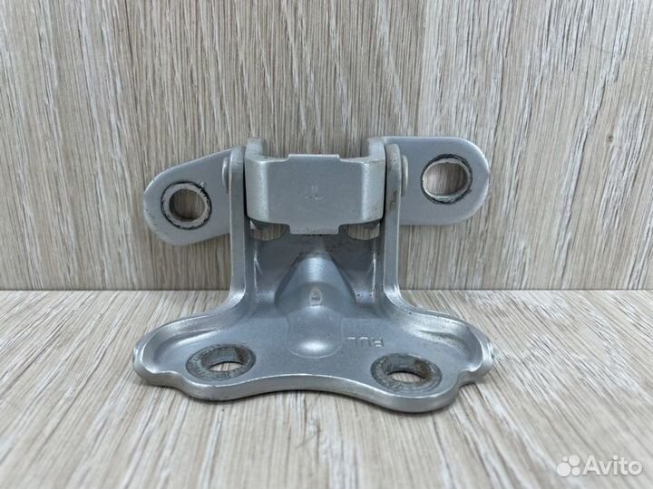 Петля двери задняя левая Kia Rio 3 1.4